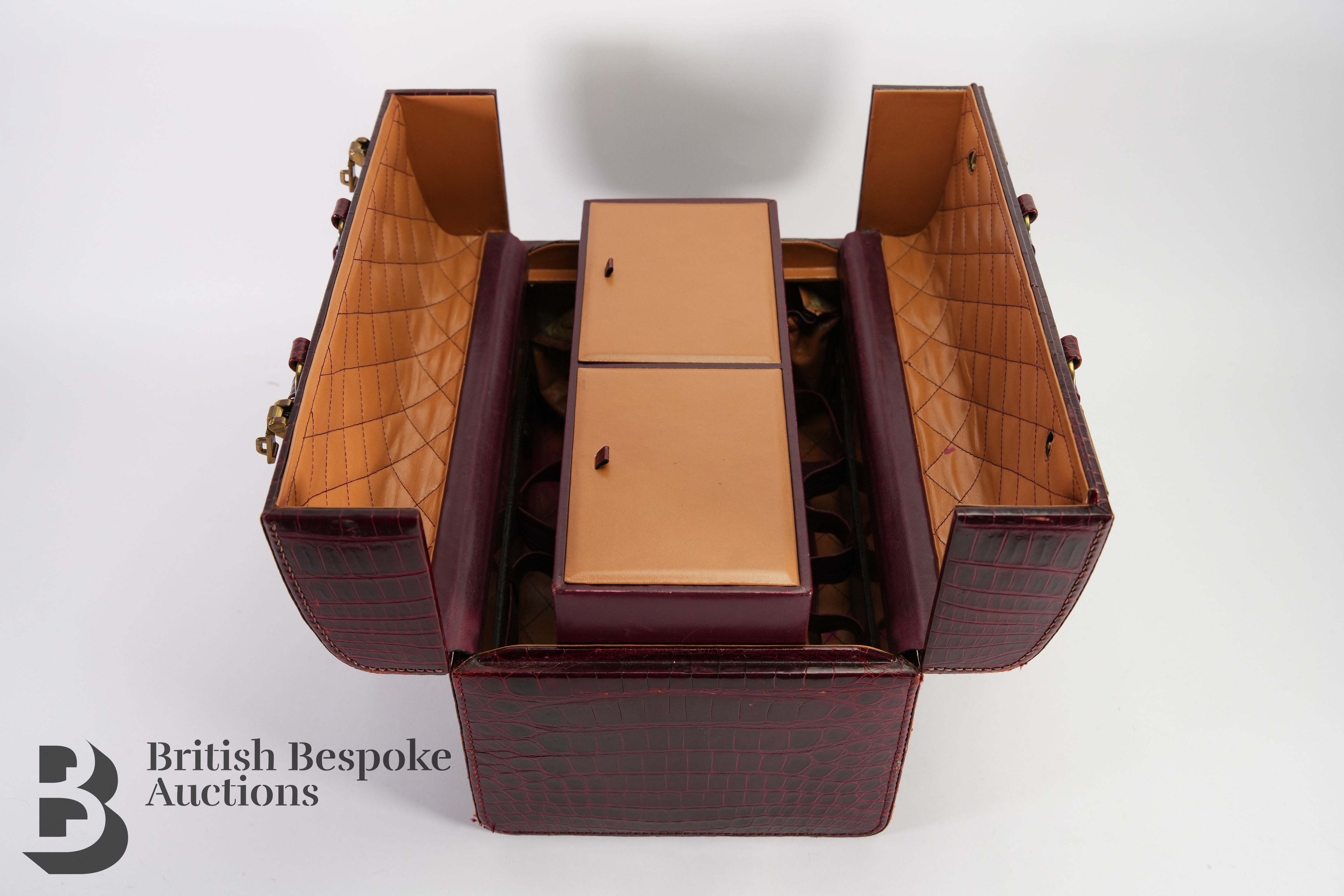 Asprey Style Leather Travel Case - Image 2 of 3