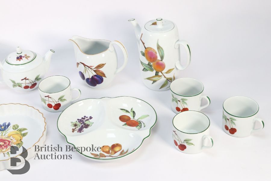 Royal Worcester Evesham Ware - Image 3 of 11