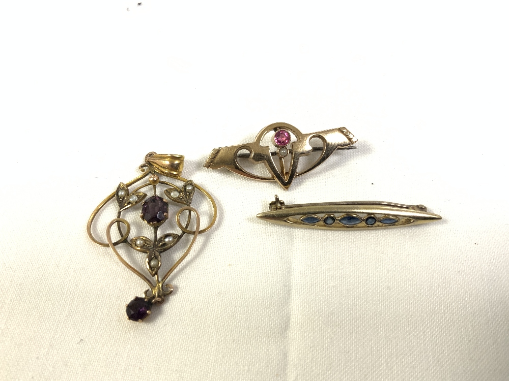 ANTIQUE 9CT GOLD SAPPHIRE AND SEEDED PEARL BROOCH WITH ONE YELLOW METAL WITH AMETHYST AND SEEDED - Image 2 of 3