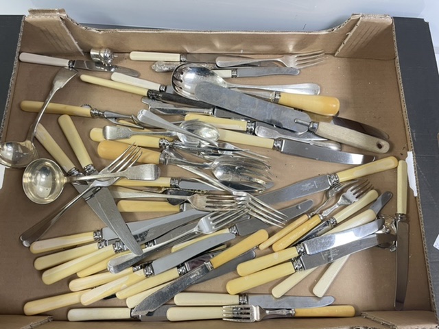 A QUANTITY OF MIXED PLATED CUTLERY AND A PLATED BREAD PLATE. - Image 4 of 5