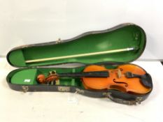 VINTAGE CASED MUSIMA VOILIN WITH BOW MADE IN GERMAN DEMOCRATIC REPUBLIC