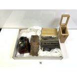 A VICTORIAN MAHOGANY STEREO PHOTO VIEWER, AND VICTORIAN GLASS PHOTOGRAPHIC SLIDES AND CARD