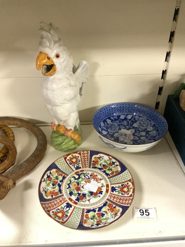 CHINESE BLUE AND WHITE BOWL, CHINESE IMARI PLATE, AND A CERAMIC COCKATOO, 30 CMS.