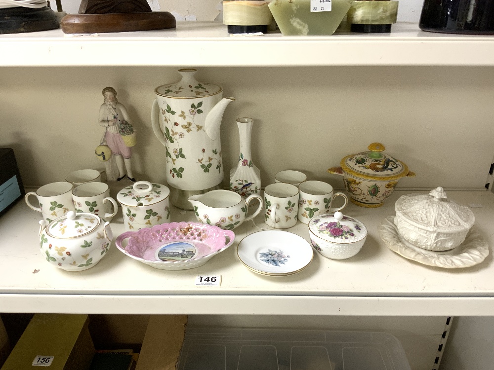 A WEDGEWOOD WILD STRAWBERRY PATTERN TEN PIECE PART COFFEE SET, SALT GLAZE EMBOSSED POT AND COVER AND - Image 6 of 12