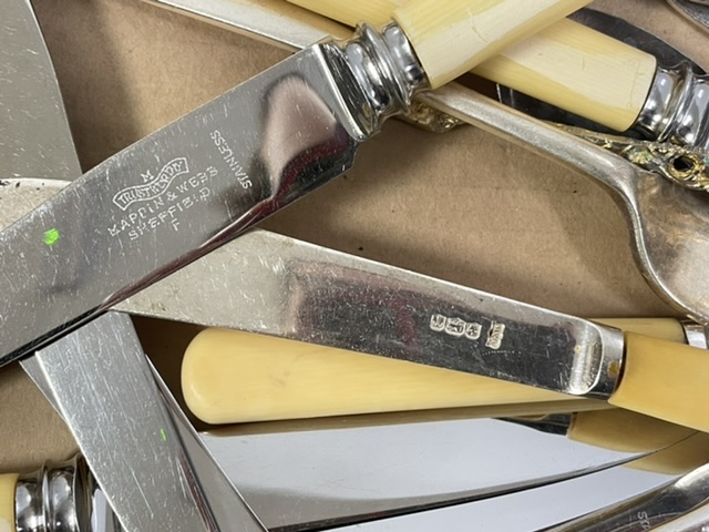 A QUANTITY OF MIXED PLATED CUTLERY AND A PLATED BREAD PLATE. - Image 5 of 5