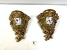 A PAIR OF ORNATE GILTWOOD WALL BRACKETS WITH INSET CHINESE PORCELAIN DECORATION. 23CMS.