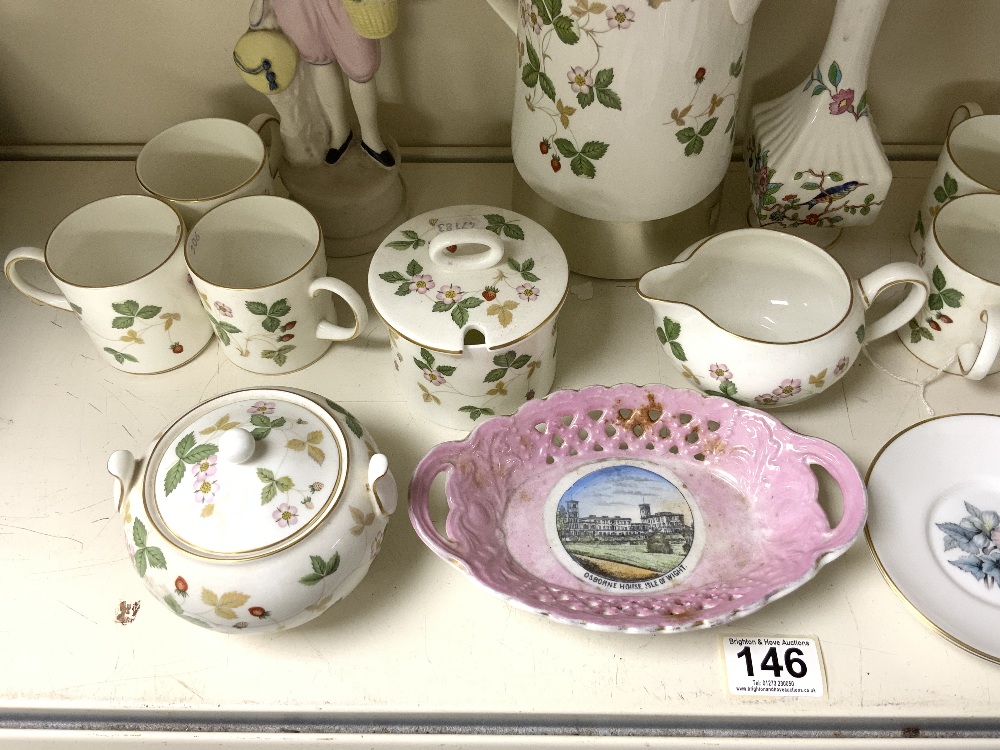 A WEDGEWOOD WILD STRAWBERRY PATTERN TEN PIECE PART COFFEE SET, SALT GLAZE EMBOSSED POT AND COVER AND - Image 3 of 12