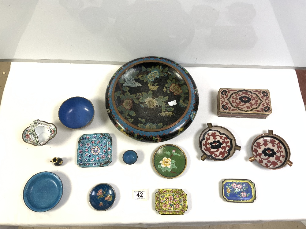 CHINESE CLOISONNE CIRCULAR BOWL, 30 CMS DIAMETER, CLOISONNE RICE BOWL, AND OTHER CLOISONNE AND - Image 2 of 8