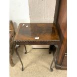 A 1930s QUARTER VENEER MAHOGANY LAMP TABLE ON CLAW FEET.