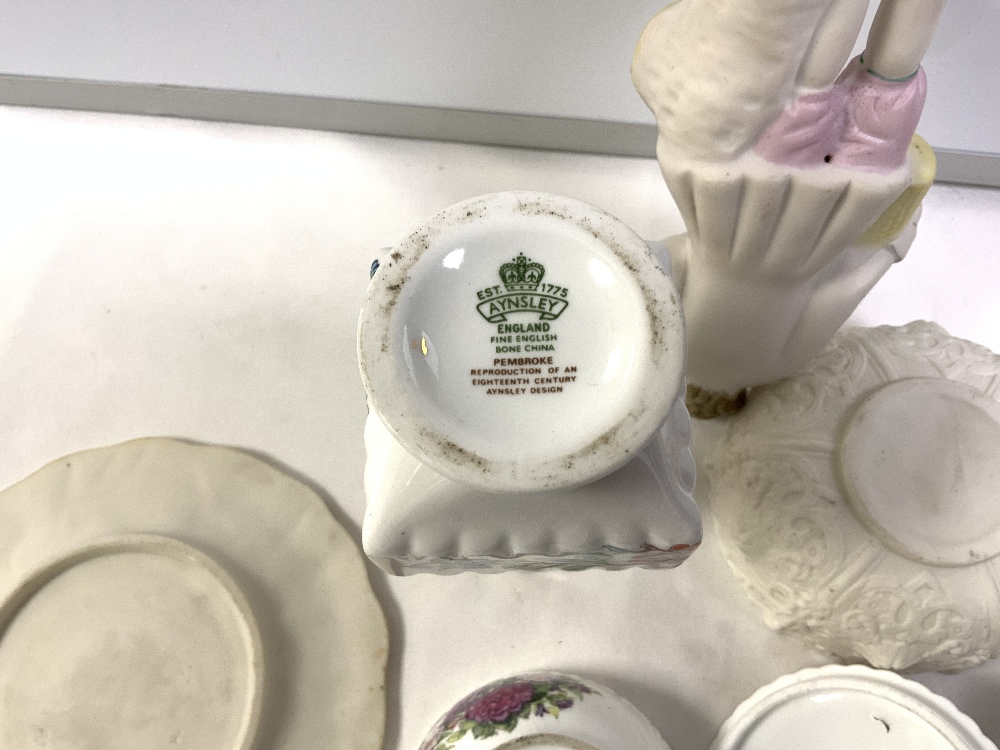 A WEDGEWOOD WILD STRAWBERRY PATTERN TEN PIECE PART COFFEE SET, SALT GLAZE EMBOSSED POT AND COVER AND - Image 9 of 12