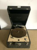 DECCA 50 DS, PORTABLE WIND-UP GRAMOPHONE.