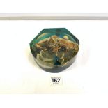 A VINTAGE LUCITE AQUARIAM DISPLAY, WITH CRABS, STAR FISH AND SHELLS, 18CMS.