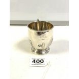 HALLMARKED SILVER ART DECO CHRISTENING MUG BY WILLIAM NEALE DATED 1934 123 GRAMS 8CM