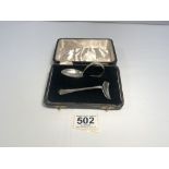 HALLMARKED SILVER BABYS SPOON AND PUSHER IN FITTED BOX.