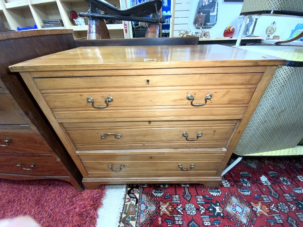 A LATE VICTORIAN SATIN WALNUT CHEST OF THREE DRAWERS. 90X50X82 CMS.