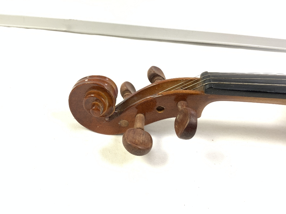 THE STENOR STUDENT VIOLIN WITH BOW AND CASED - Image 9 of 12