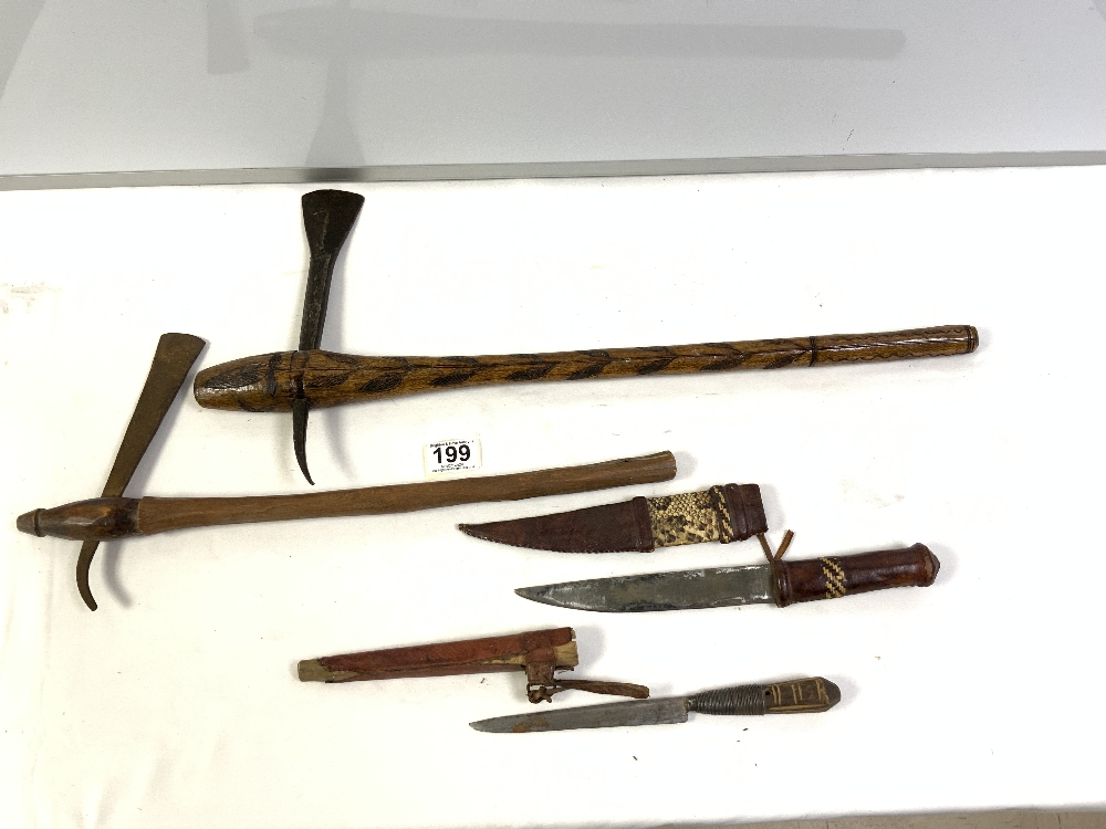 A QUANTITY OF TRIBAL SPEARS, KNIVES AND IMPLEMENTS. - Image 9 of 9