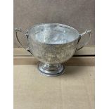 HALLMARKED SILVER HAND BEATEN TWIN HANDLE VASE DATED 1905 BY S W SMITH AND CO 239 GRAMS 10CM