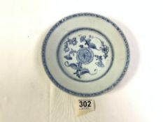 CHINESE BLUE AND WHITE SAUCER DISH, DECORATED WITH FLOWERS, 21 CMS.