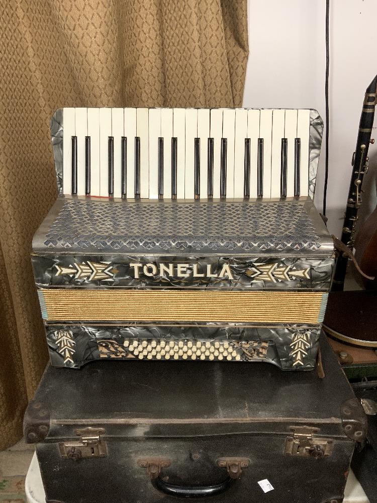 A 1950"S TONELLA PIANO ACCORDIAN IN CASE. - Image 2 of 4