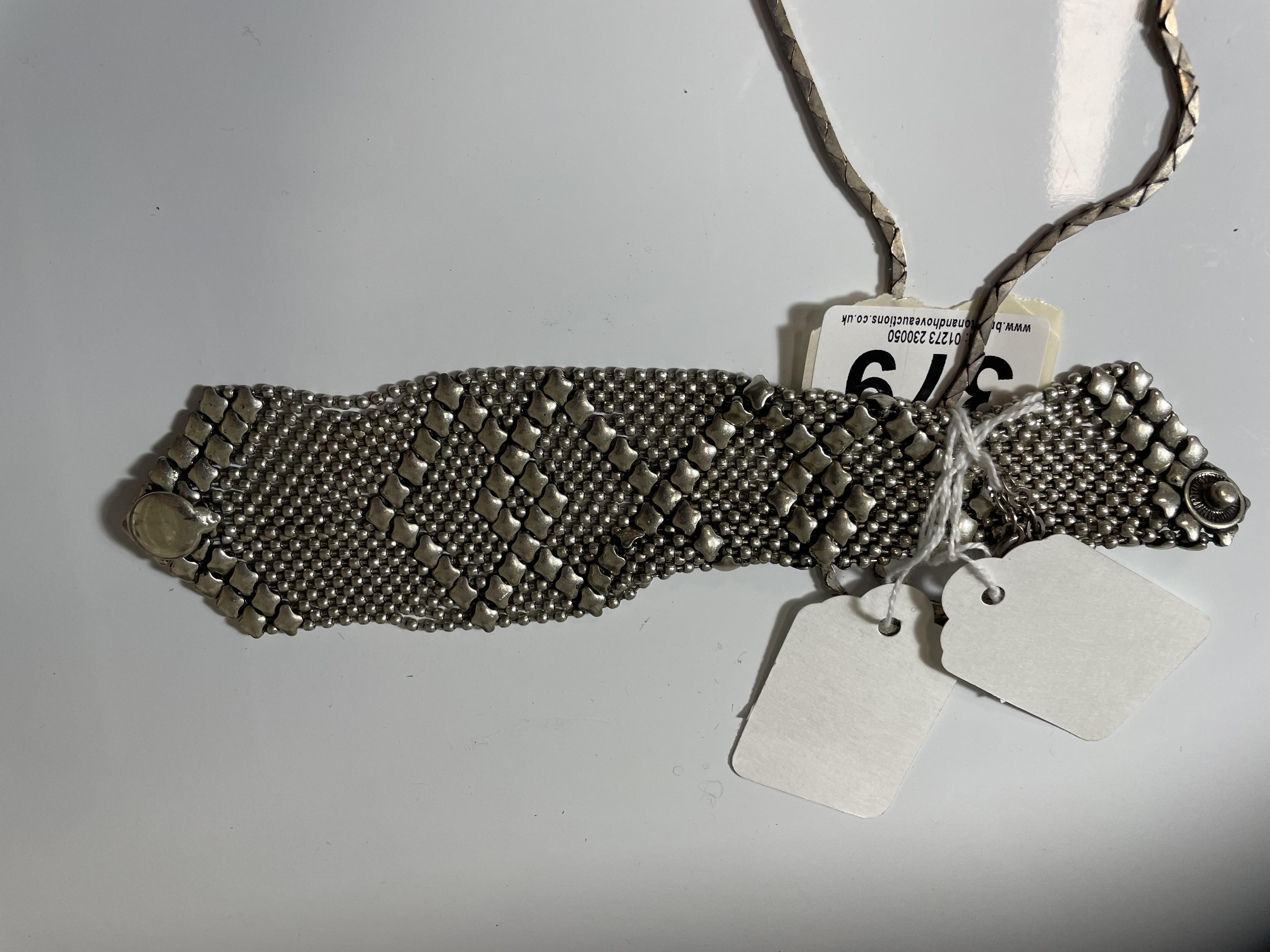 A WHITE METAL NECKLACE COMBINED BLACK ONYX PENDANT, STAMPED 835, AND A WHITE METAL BRACELET - Image 2 of 5