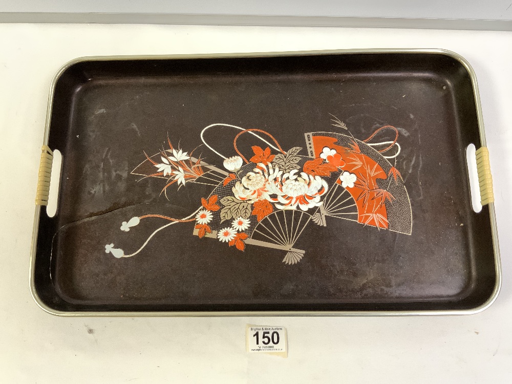 A SET OF THREE ORIENTAL LACQUERED TRAYS. A/F. - Image 3 of 5