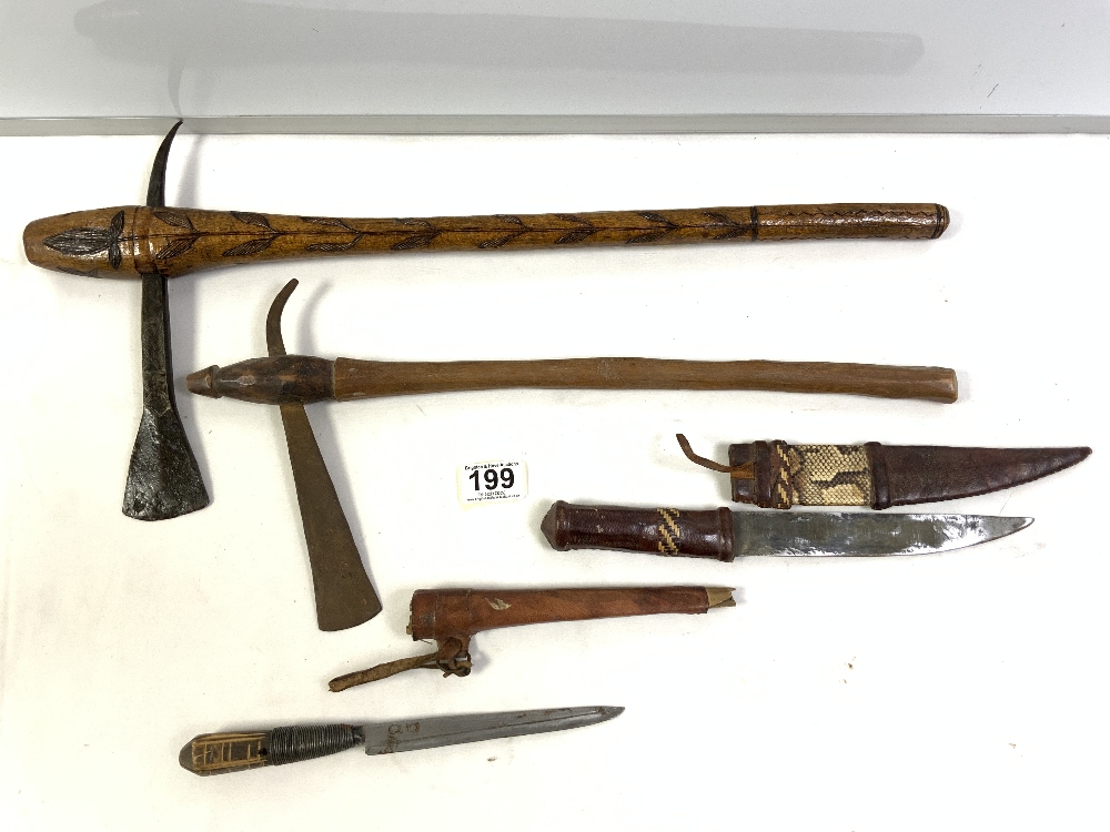 A QUANTITY OF TRIBAL SPEARS, KNIVES AND IMPLEMENTS. - Image 8 of 9