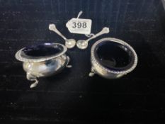 PAIR OF HALLMARKED SILVER SALTS WITH ORIGINAL BLUE LINERS ALSO A PAIR OF SPOONS MATCHING