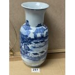 CHINESE BLUE AND WHITE HAND PAINTED PORCELAIN VASE WITH FOUR CHARACTER MARKS TO BASE 31 CM