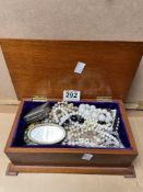 JEWELLERY BOX OF VINTAGE COSTUME JEWELLERY AND PEARLS