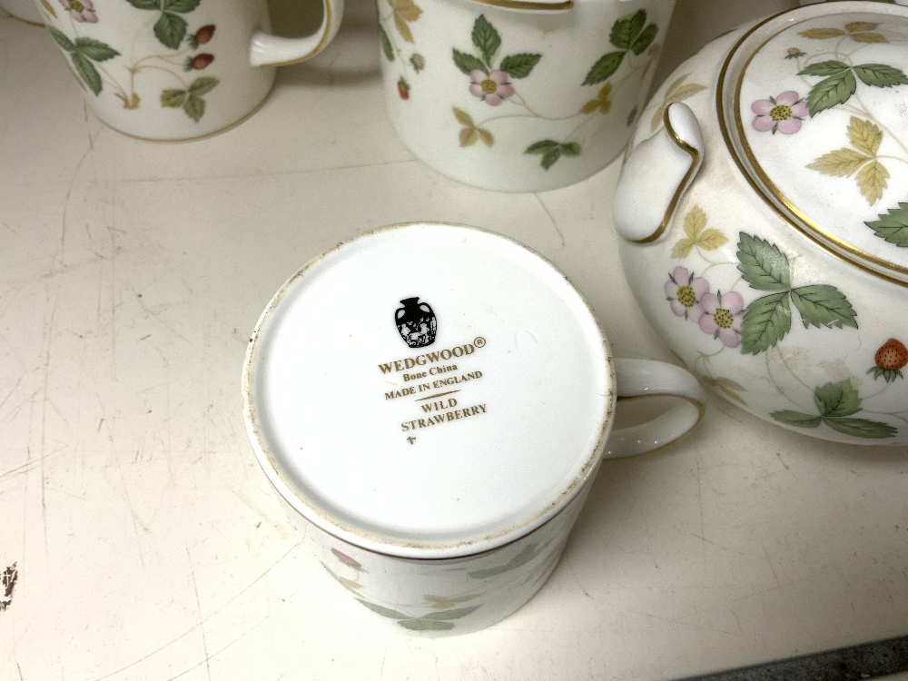 A WEDGEWOOD WILD STRAWBERRY PATTERN TEN PIECE PART COFFEE SET, SALT GLAZE EMBOSSED POT AND COVER AND - Image 12 of 12