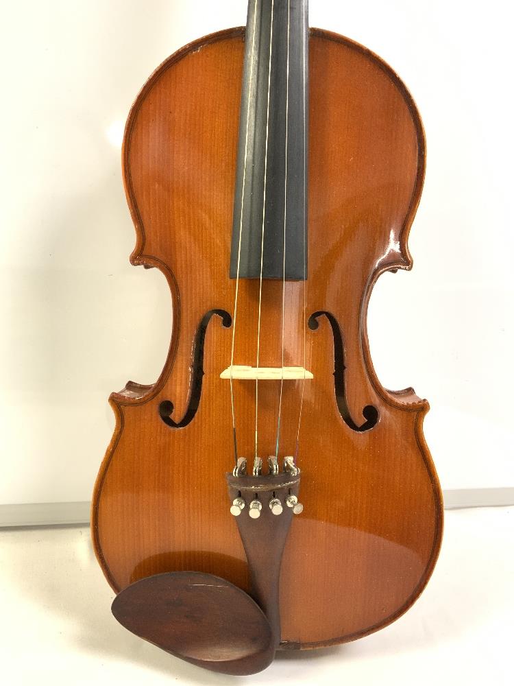 THE STENOR STUDENT VIOLIN WITH BOW AND CASED - Image 6 of 12