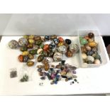 A QUANTITY OF PAINTED EGG SHAPE ORNAMENTS, AND QUANTITY OF HARDSTONE AND CRYSTAL PIECES.