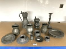 A QUANTITY OF PEWTER ITEMS INCLUDING - PLATES, FLAGONS, TANKARDS, INKWELLS ETC.