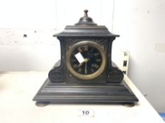 VICTORIAN BLACK SLATE MANTEL CLOCK WITH GILDING DECORATION, BLACK DIAL AND ROMAN NUMERALS AND ON