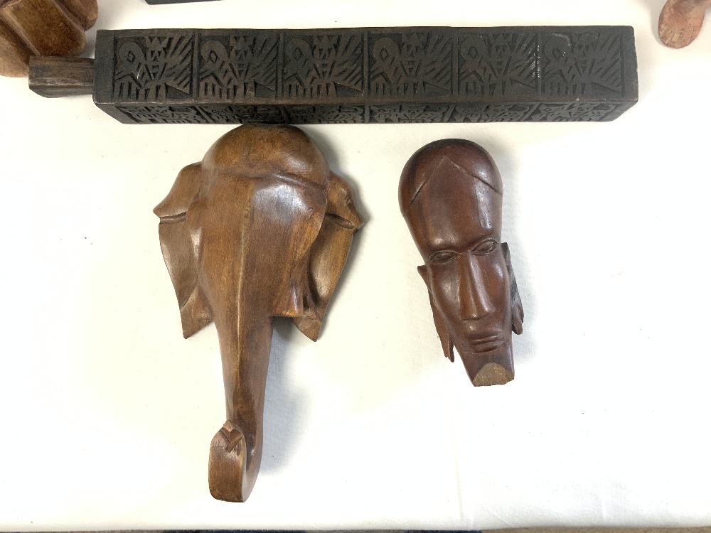 A QUANTITY OF CARVED TRIBAL FIGURES - VARIOUS - Image 4 of 4