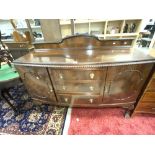 A 1930s MAHOGANY BOW FRONT SIDEBOARD WITH THREE DRAWERS, ON BALL AND CLAW FEET. 150X48X98.