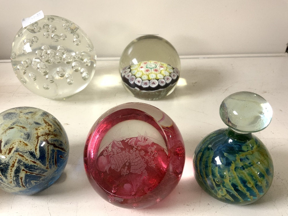 TWO MDINA GLASS PAPERWEIGHTS, TWO CAITHNESS PAPERWEIGHTS, MILIFIORI PAPERWEIGHT AND BUBBLE GLASS - Image 3 of 8