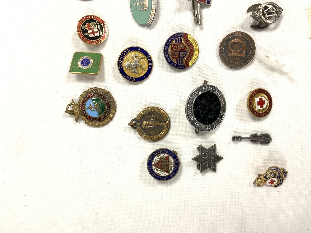 QUANTITY OF ENAMEL MEDALS AND BADGES - BUTLINS AYR 1965, ROYAL ARMY SERVICE CORPS AND MORE - Image 3 of 4