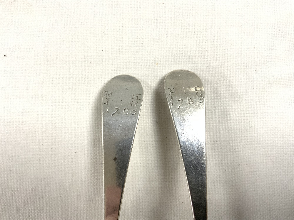 PAIR OF GEORGE IV HALLMARKED SILVER TABLESPOONS; LONDON 1827; MAKER WILLIAM SEAMAN; 93 GMS - Image 2 of 4