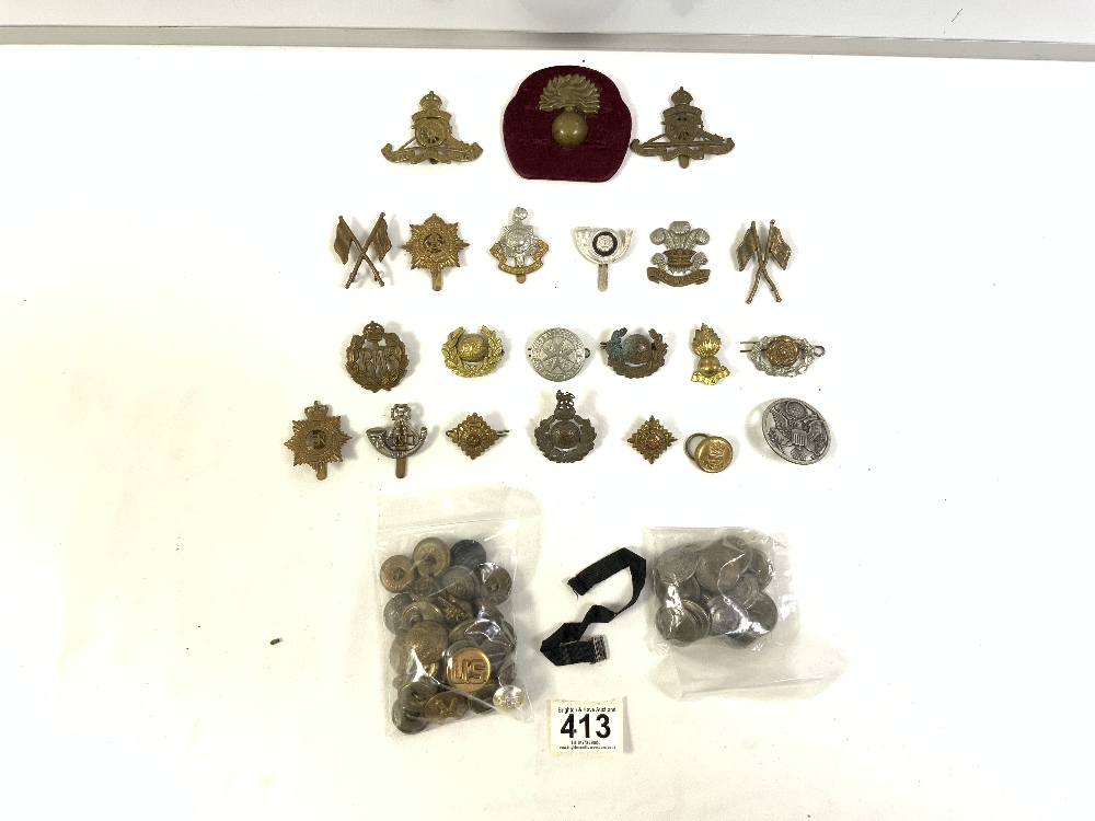 A QUANTITY OF MILITARY CAP BADGES AND OTHERS.