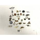 A QUANTITY OF MILITARY AND OTHER ENAMEL AND METAL BROOCHES AND BADGES.