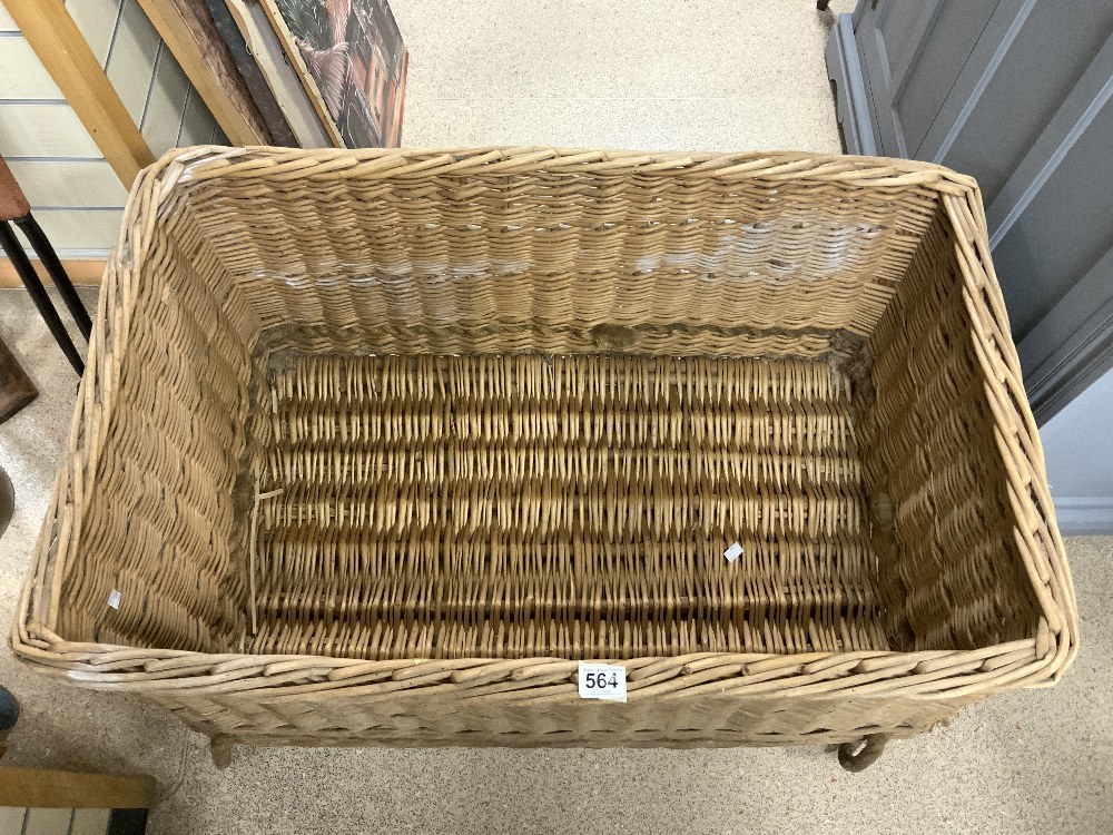 LARGE WICKER LAUNDRY BASKET 98 X 62 X 47CM - Image 2 of 3