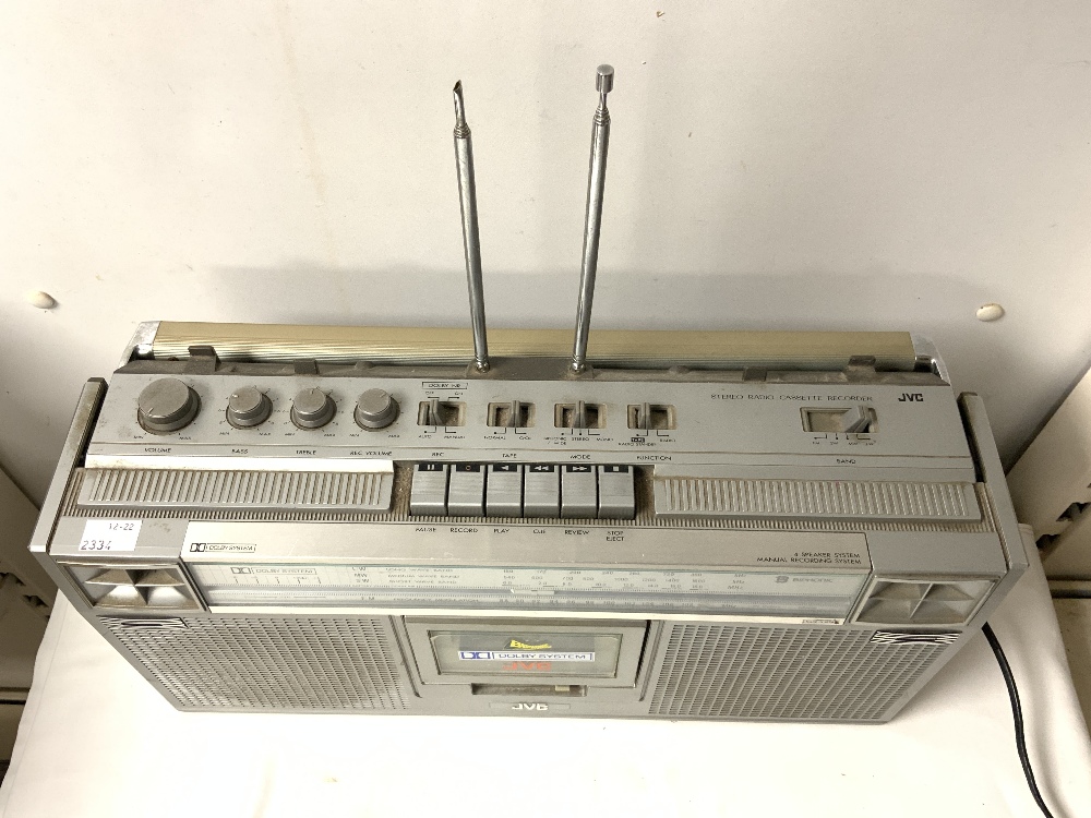 A JVC BIPHONIC PORTABLE CASSETTE / RADIO PLAYER, AND A PANASONIC RX-ES25 POWER BLASTER CD / RADIO - Image 9 of 11