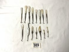 A COLLECTION OF FIFTEEN MOTHER OF PEARL HANDLE BUTTON HOOKS; ONE WITH SILVER HOOK