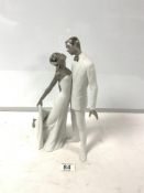 LLADRO BISQUE PORCELAIN FIGURE - HAPPY ANNIVERSARY, 32CMS, [AF].