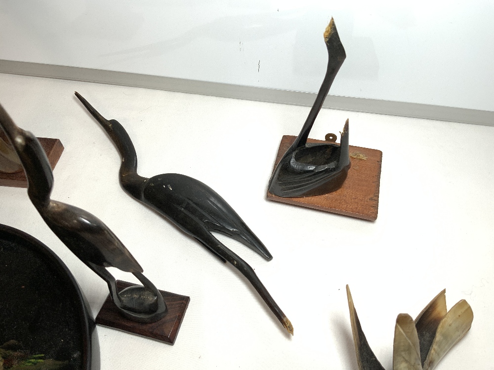 QUANTITY OF HORN BIRD SCULPTURES AND A CIRCULAR LACQUERED TRAY. - Image 4 of 6