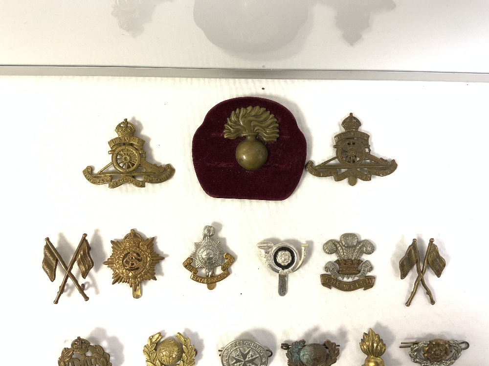 A QUANTITY OF MILITARY CAP BADGES AND OTHERS. - Image 2 of 7