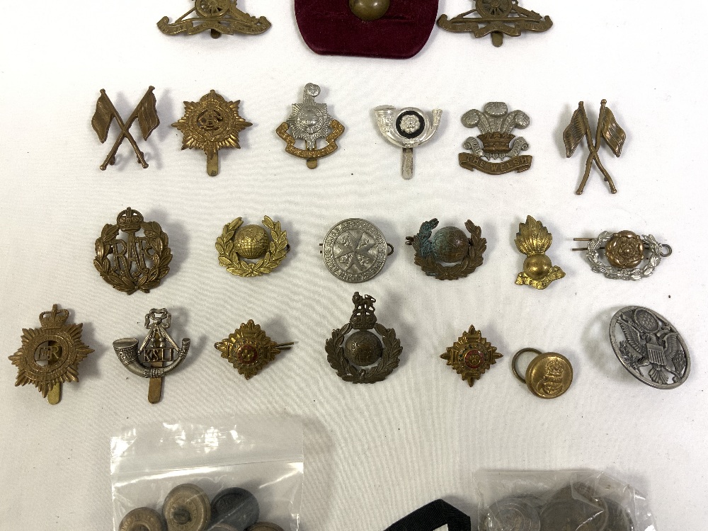 A QUANTITY OF MILITARY CAP BADGES AND OTHERS. - Image 3 of 7