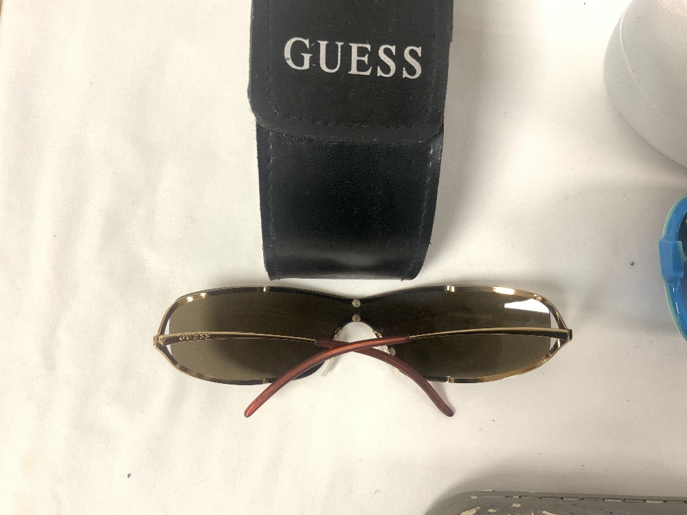 MIXED GUESS SUNGLASSES AND A MARC CHANTAL BAG - Image 10 of 11